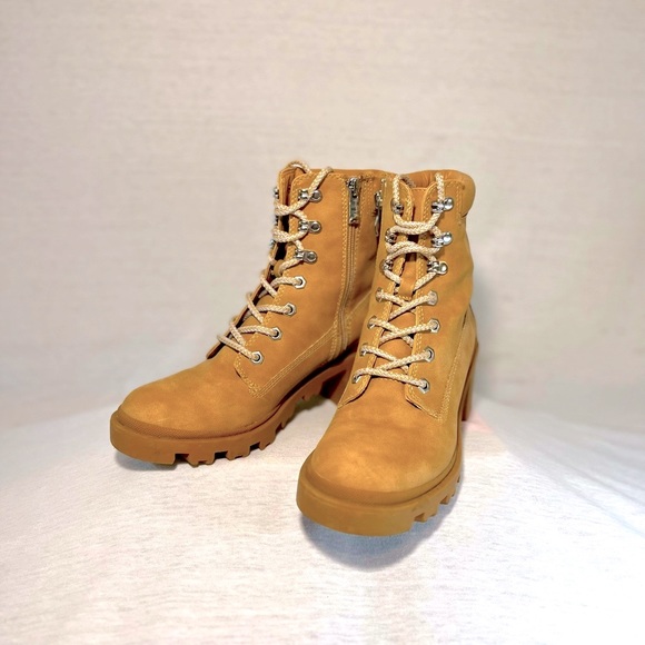 🔥Steve Madden - Lace Up Boot🔥 - Picture 1 of 5